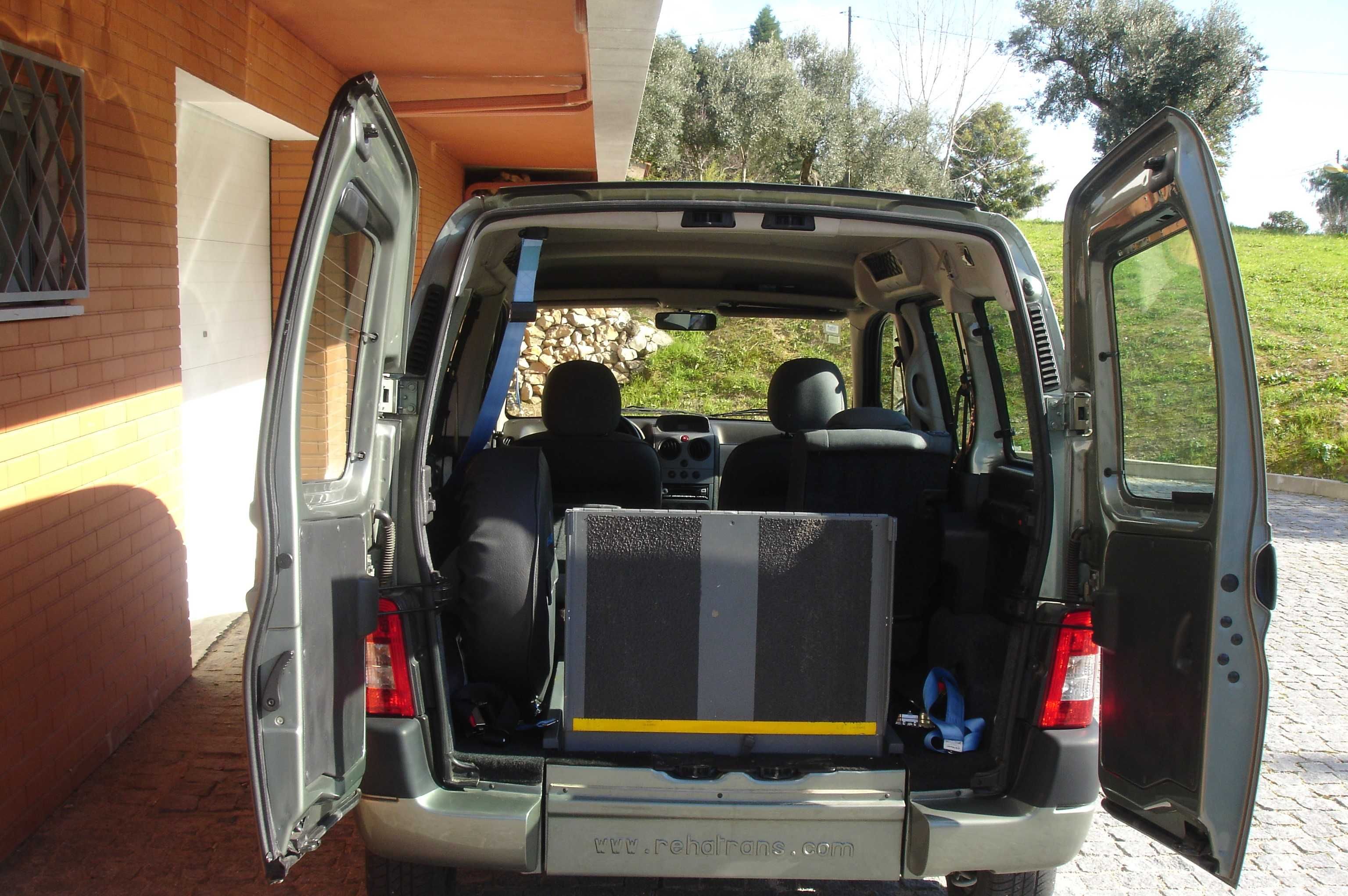 Peugeot Partner - Adaptado com Rampa de Acessibilidade