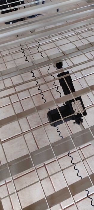 Cama hospitalar com ajuste elétrico de altura e inclinação