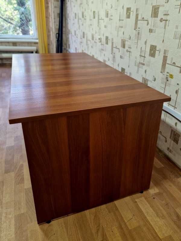 Продам стіл керівника