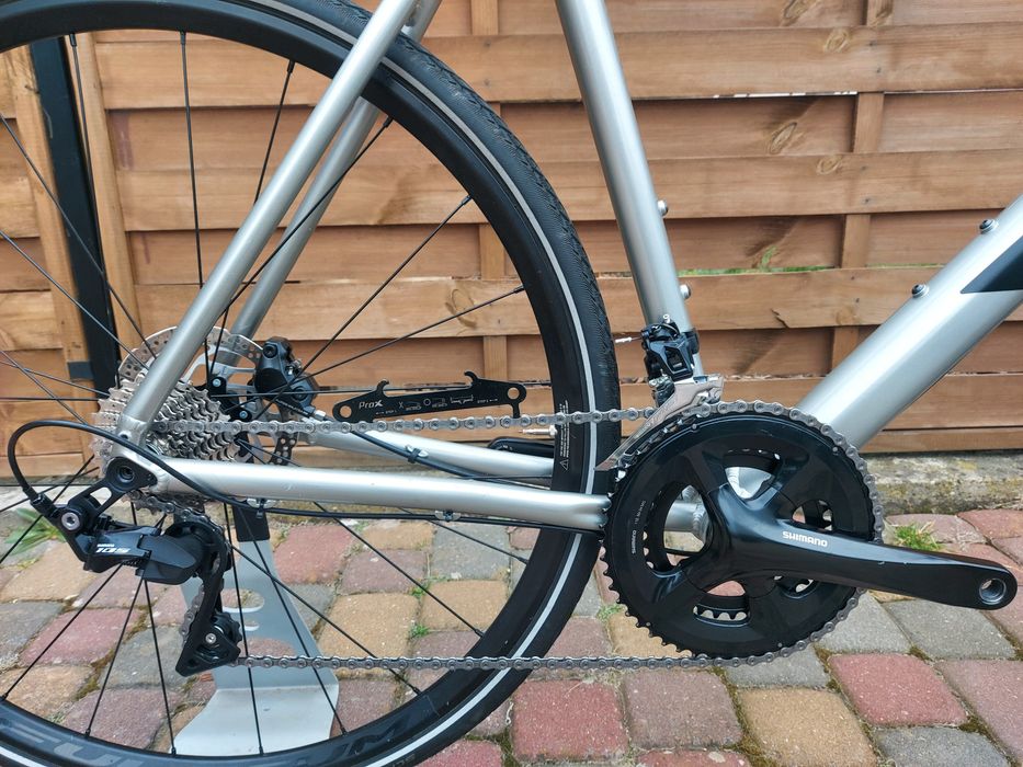 Stevens Strada 800 Disc 2022 Shimano 105
R7000 Fulcrum Rozmiar 58/60cm