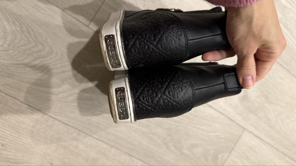 Черевики на платформе 36р. Guess
