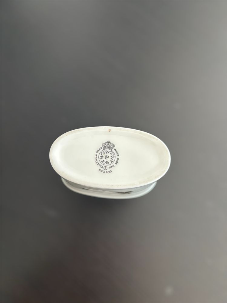 Royal Worcester. Pojemnik porcelanowy na wykałaczki