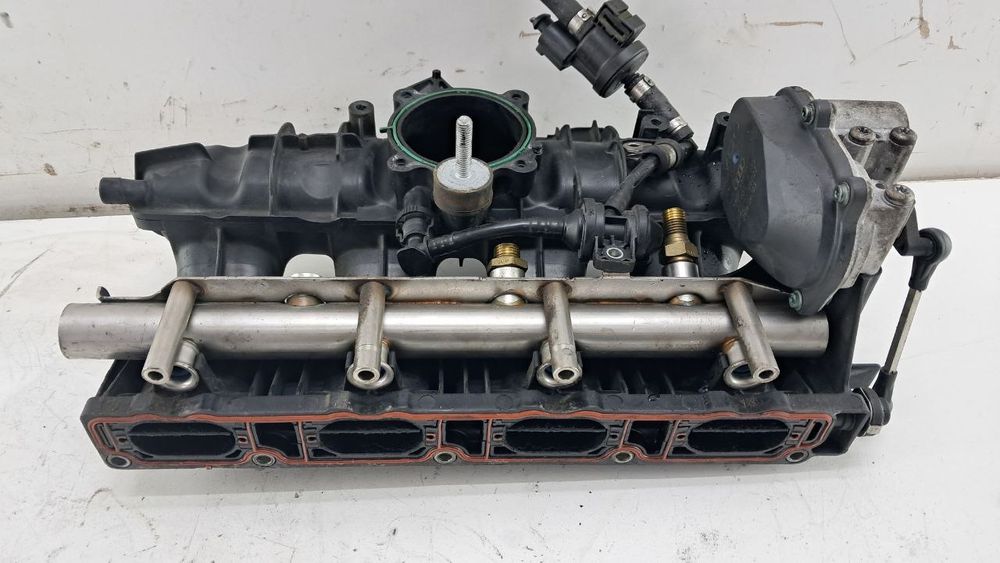 Коллектор Volkswagen Passat B6 2.0 FSI 2005-2010 06F133201P