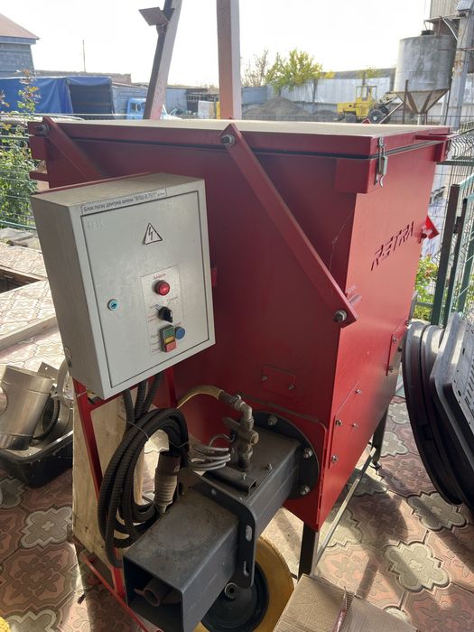 ПРОДАЄТЬСЯ БУНКЕР 0,6 куба для щепи, пілетів, аграрних відходів!