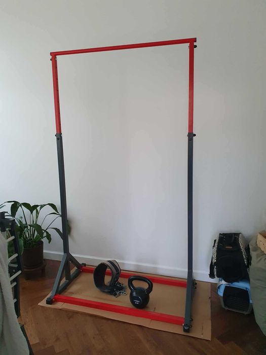 Drążek do podciągania rozporowy nastawialny wolnostojący