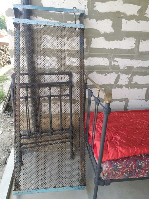 Кроваті металеві...