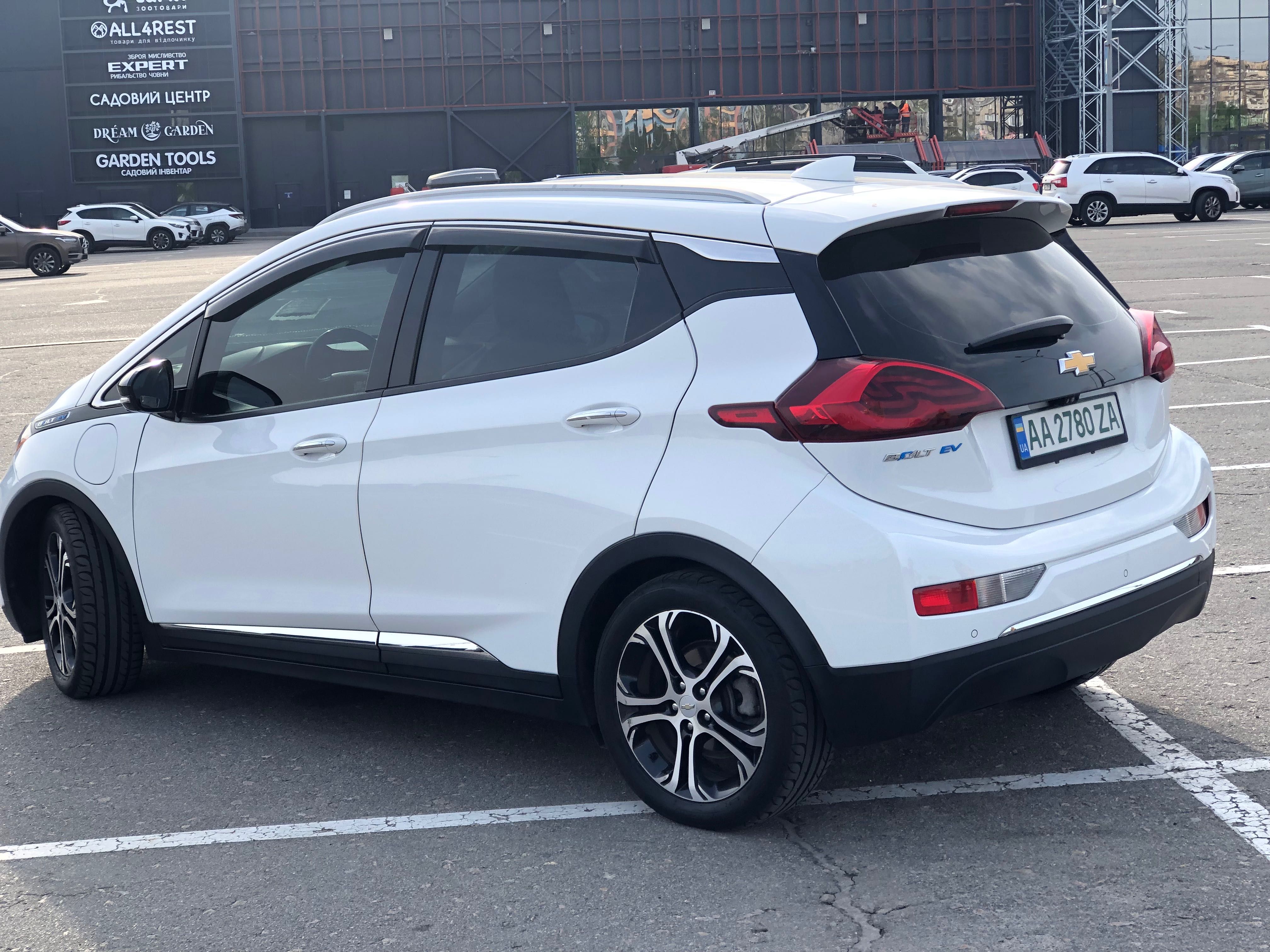 Chevrolet Bolt EV GM  2017р.
в максимальній комплектації Premier: