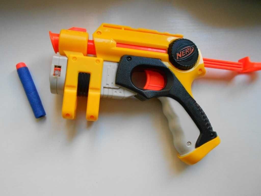 NERF pistolet  NERF FIRESTRIKE laser oryginał