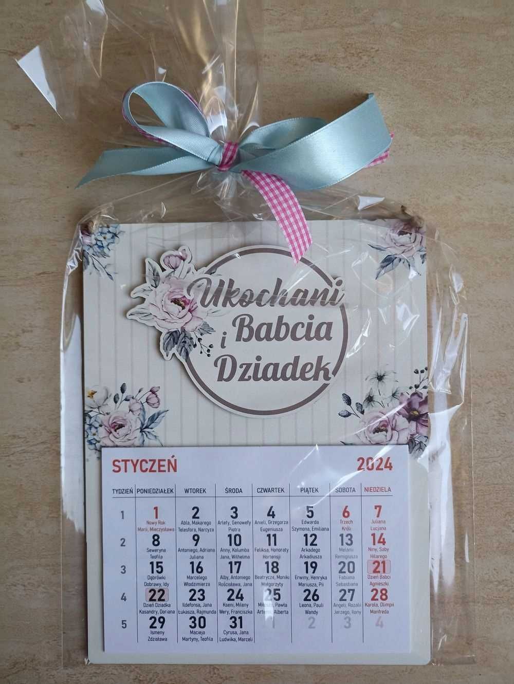 Kalendarz Ścienny 2025 DZIEŃ BABCI i DZIADKA na prezent do zawieszenia