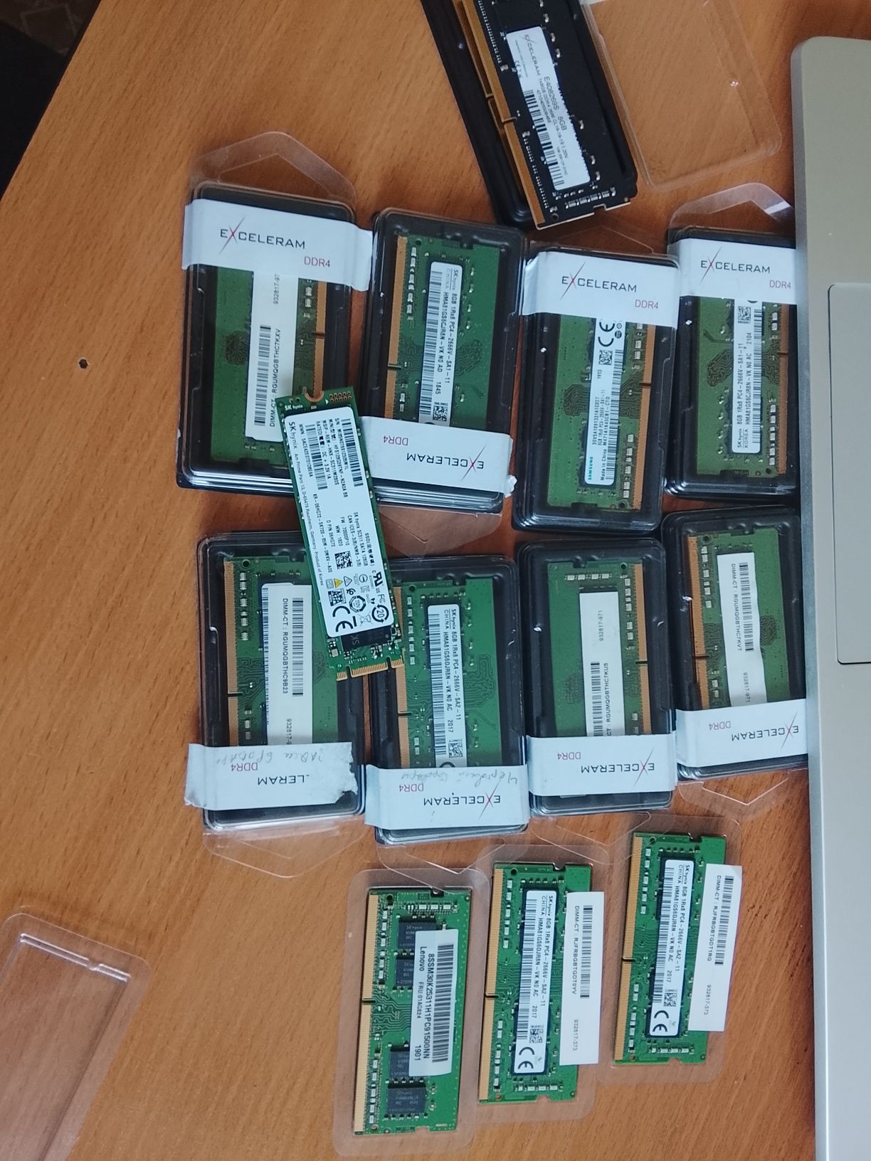 Продам ОЗУ 8Gb DDR4 і SSD 128Gb M2
