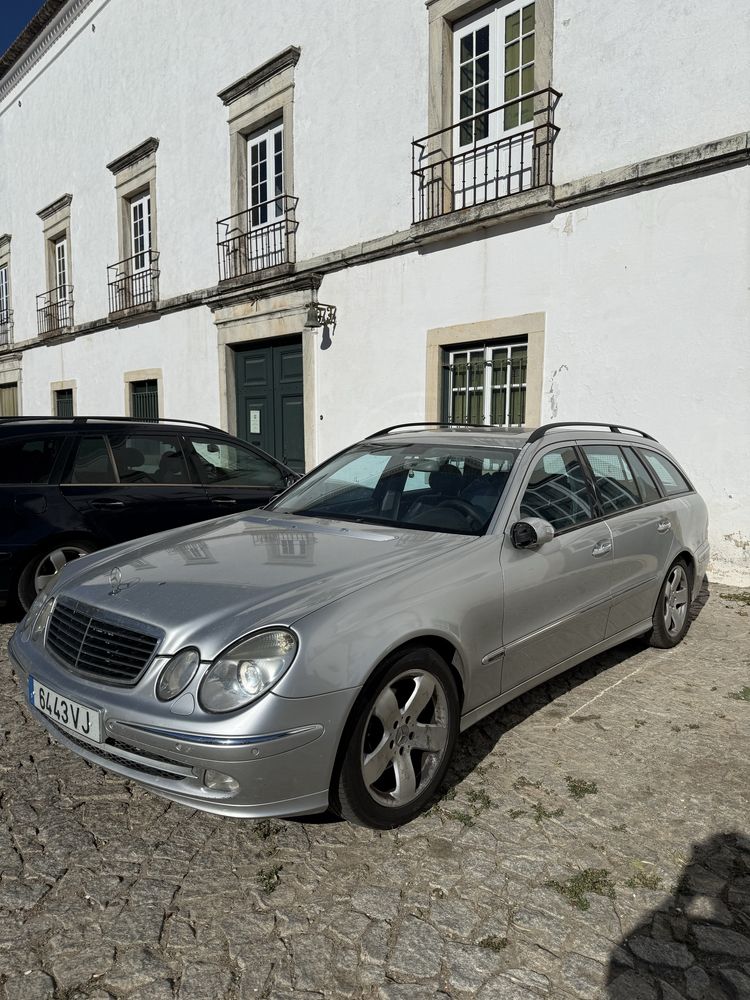 Mercedes E270.