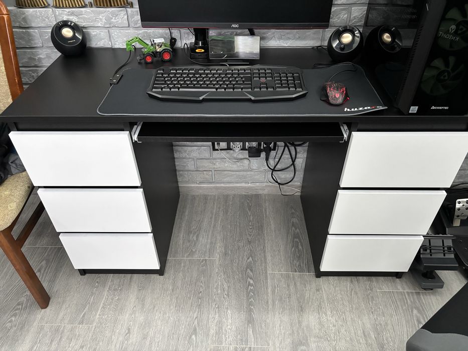 Sprzedam biurko z szufladami REZERWACJA