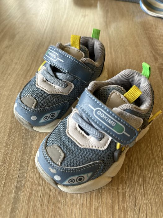 Кросівки для хлопчика  19 р