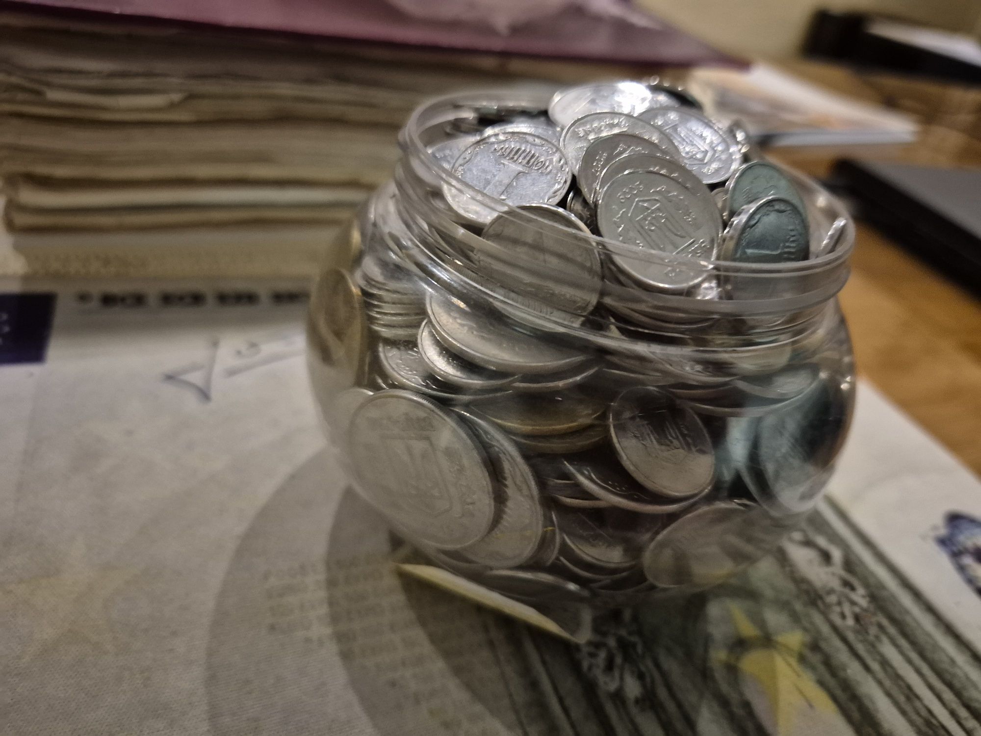 Продам монеты Украины 1,2,5,25 разные.