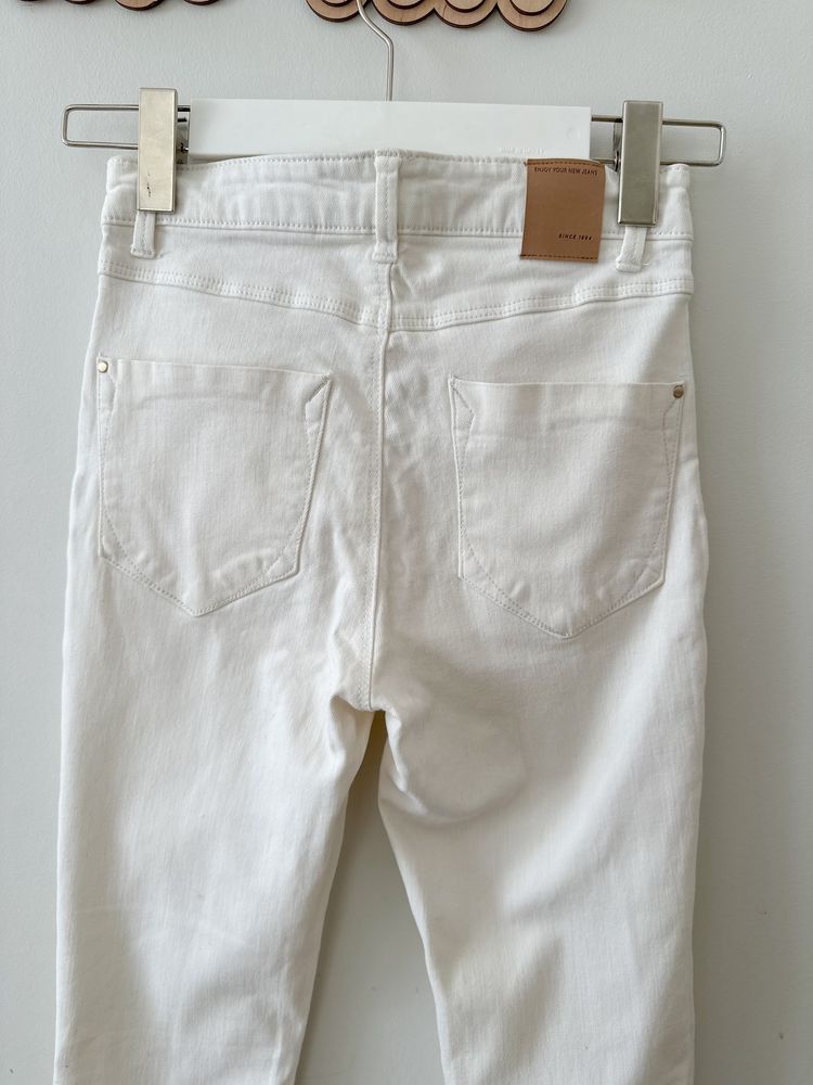 Білі джинси skinny штани stradivarius