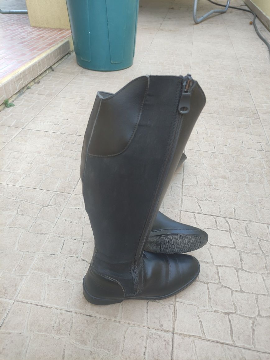Botas equitação em pele com fecho