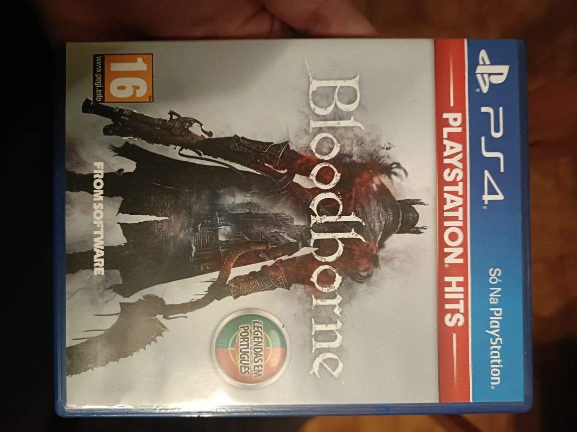 Vendo PS4 1tb 4 jogos e 1 comando