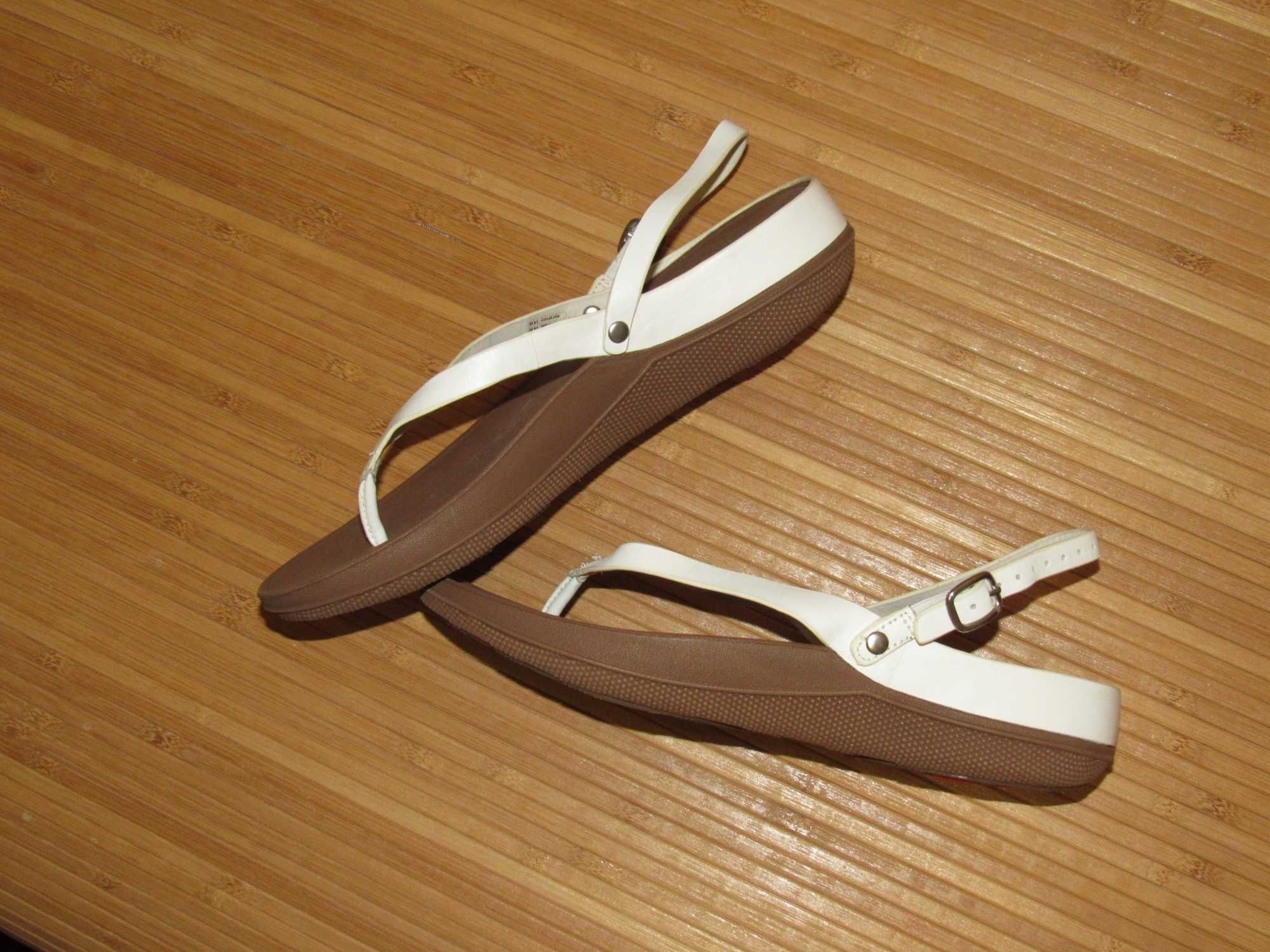 Шкіряні сандалі Fitflop Urban White; EUR-40; ус-ка: 25,4см
