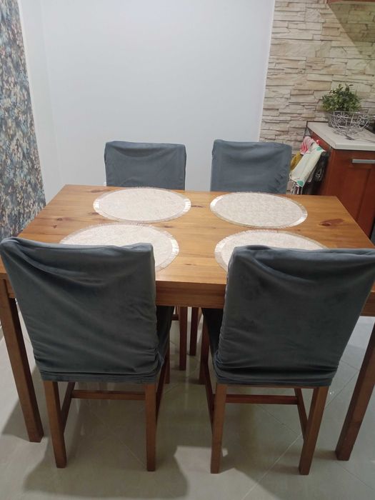 Stół  kuchenny z krzesłami