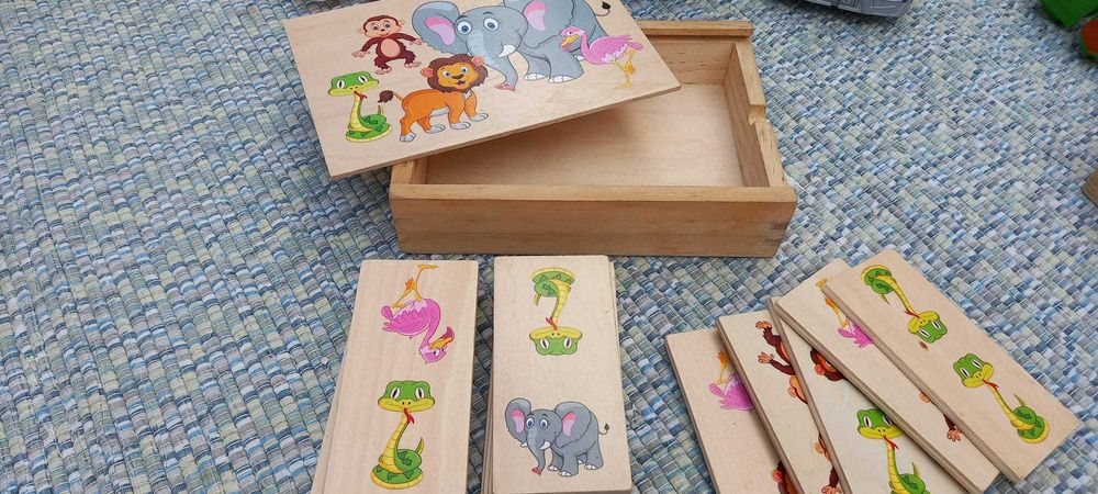 Jogos/dominós de Madeira