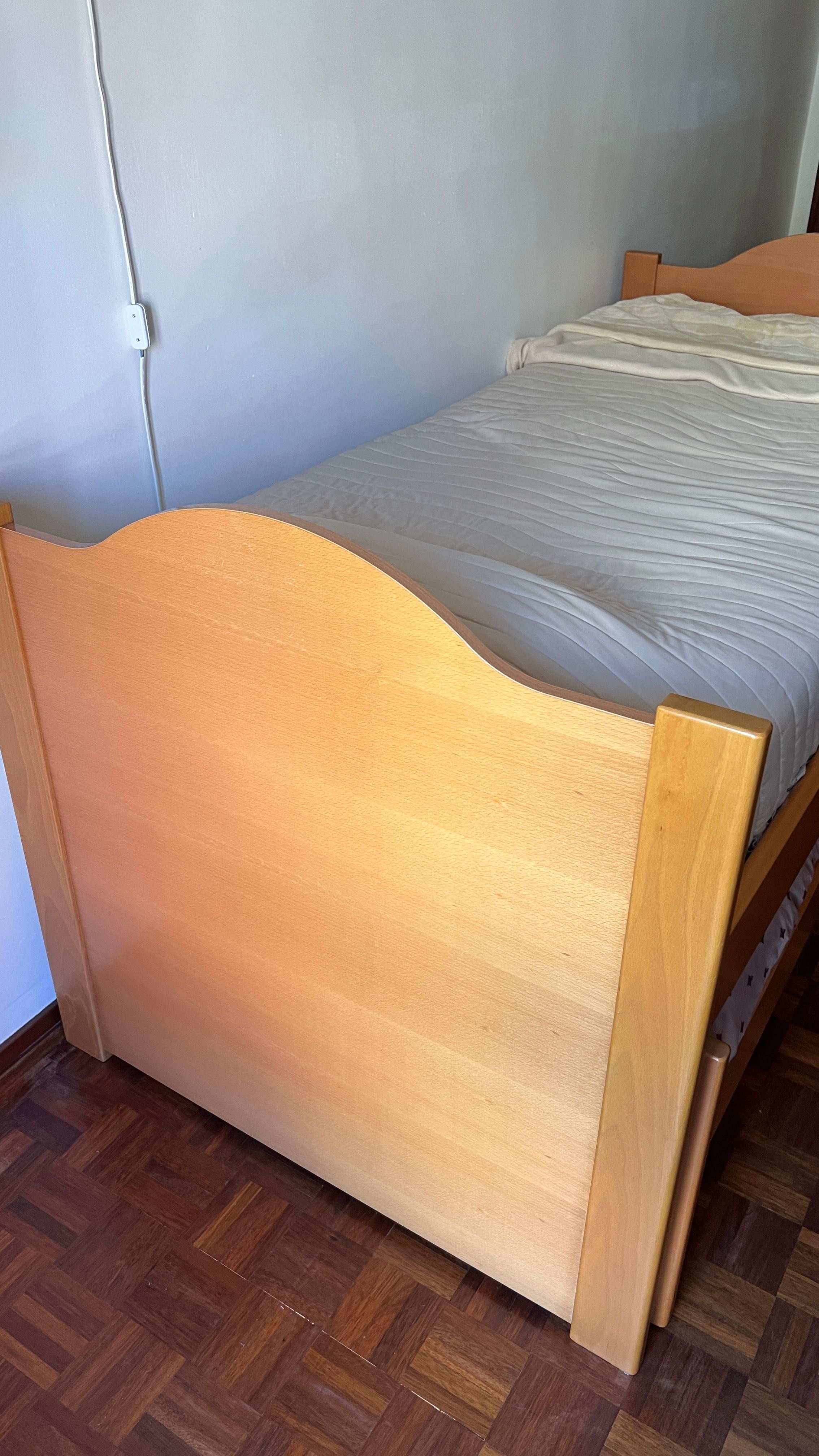 Cama de 2 andares e gavetas
