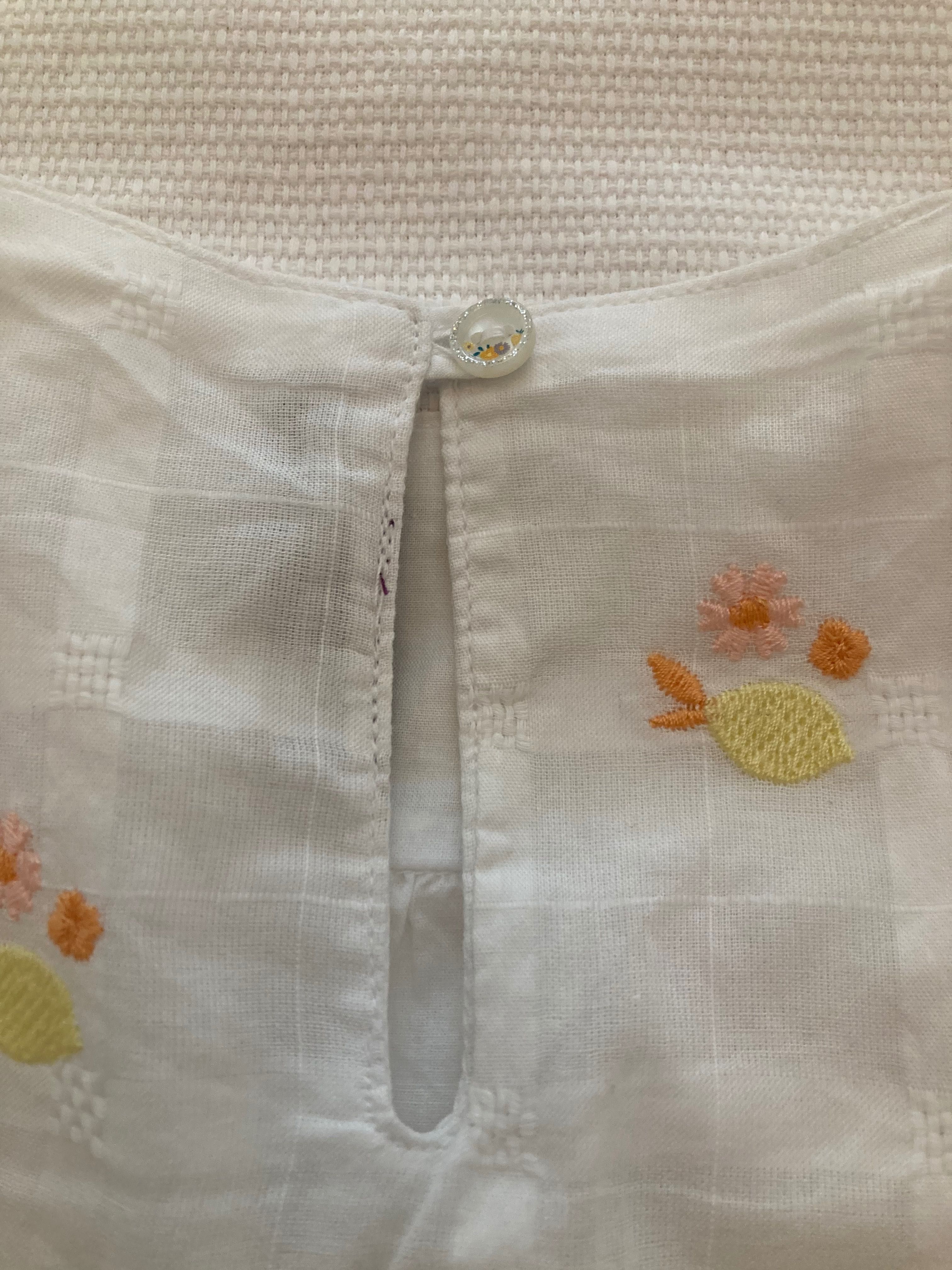 Blusa com bordados