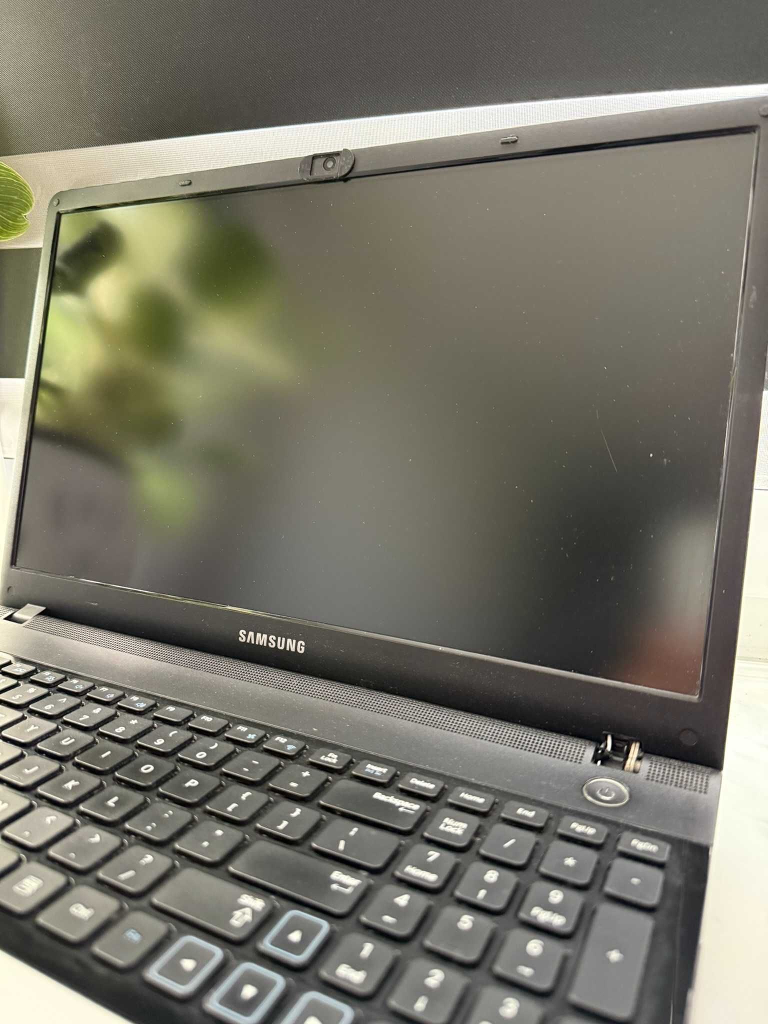 Notebook Samsung Intel Core i5/8/233 NP300