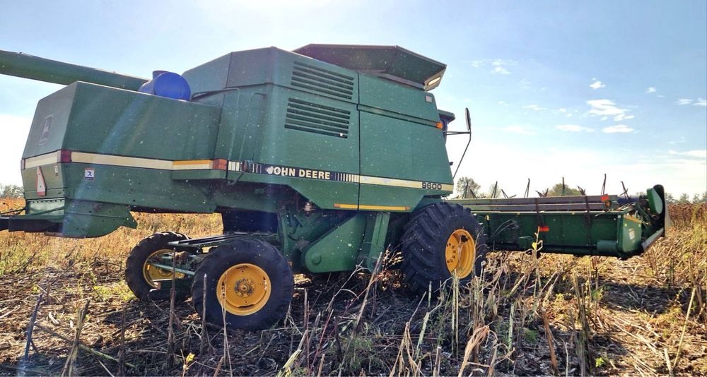 Комбайн John Deere 9600 з жаткою