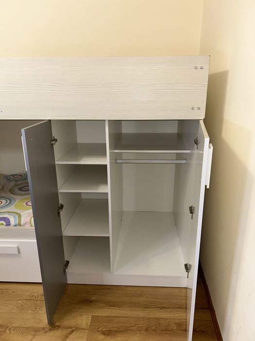 Łóżko piętrowe z szafa