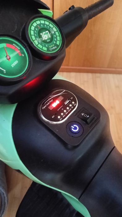 Traktor z przyczepka i motor dla dzieci