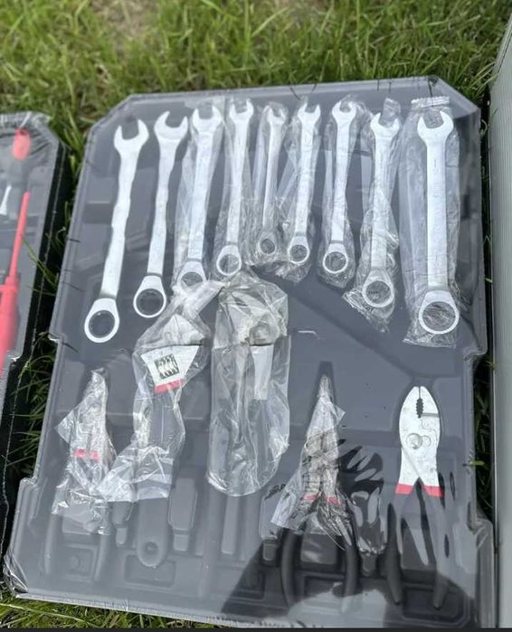 Большой набор инструментов ключей в чемодане 499 предметов