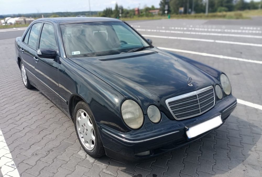 Mercedes-Benz E210 elegance