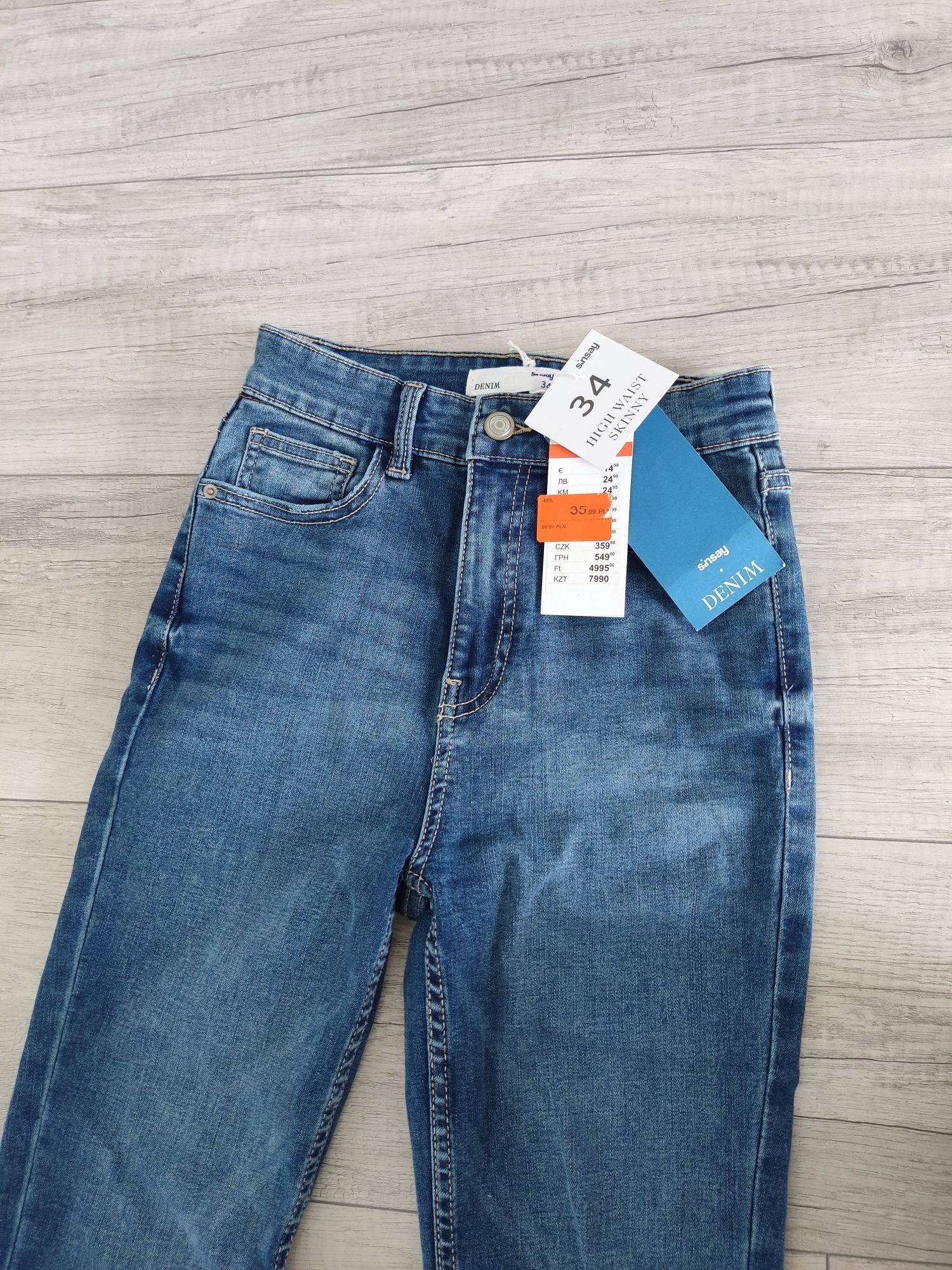 Spodnie jeansy z wysokim stanem Sinsay 34