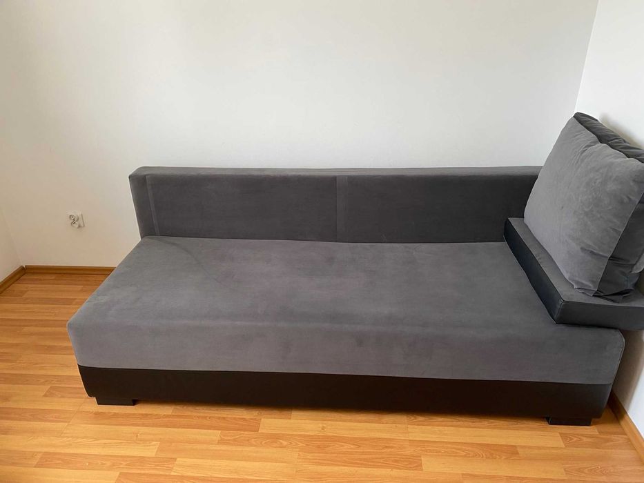 Kanapa z funkcją spania i schowkiem - jak nowa