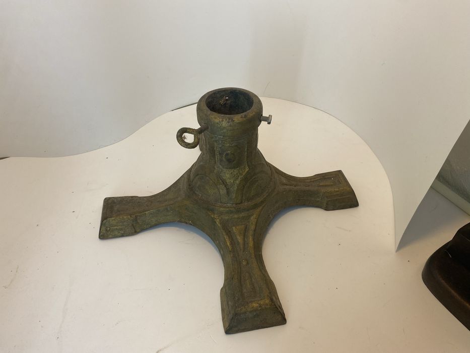 Żeliwna stara noga do choinki