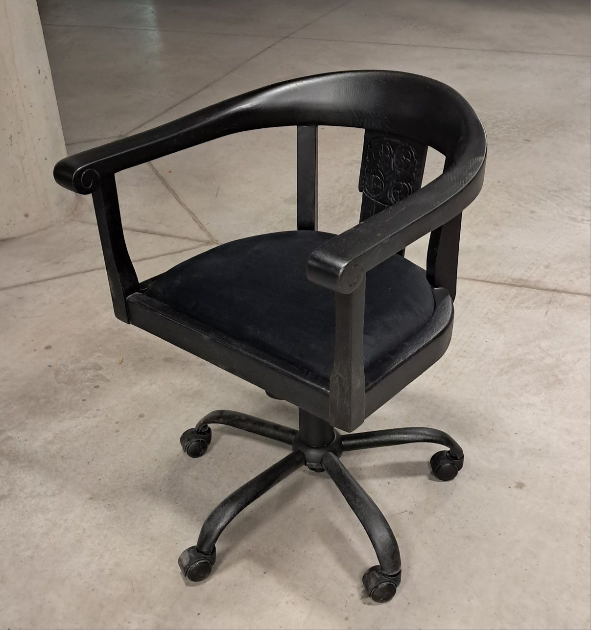 Fotel retro , drewno.welur 100% custom