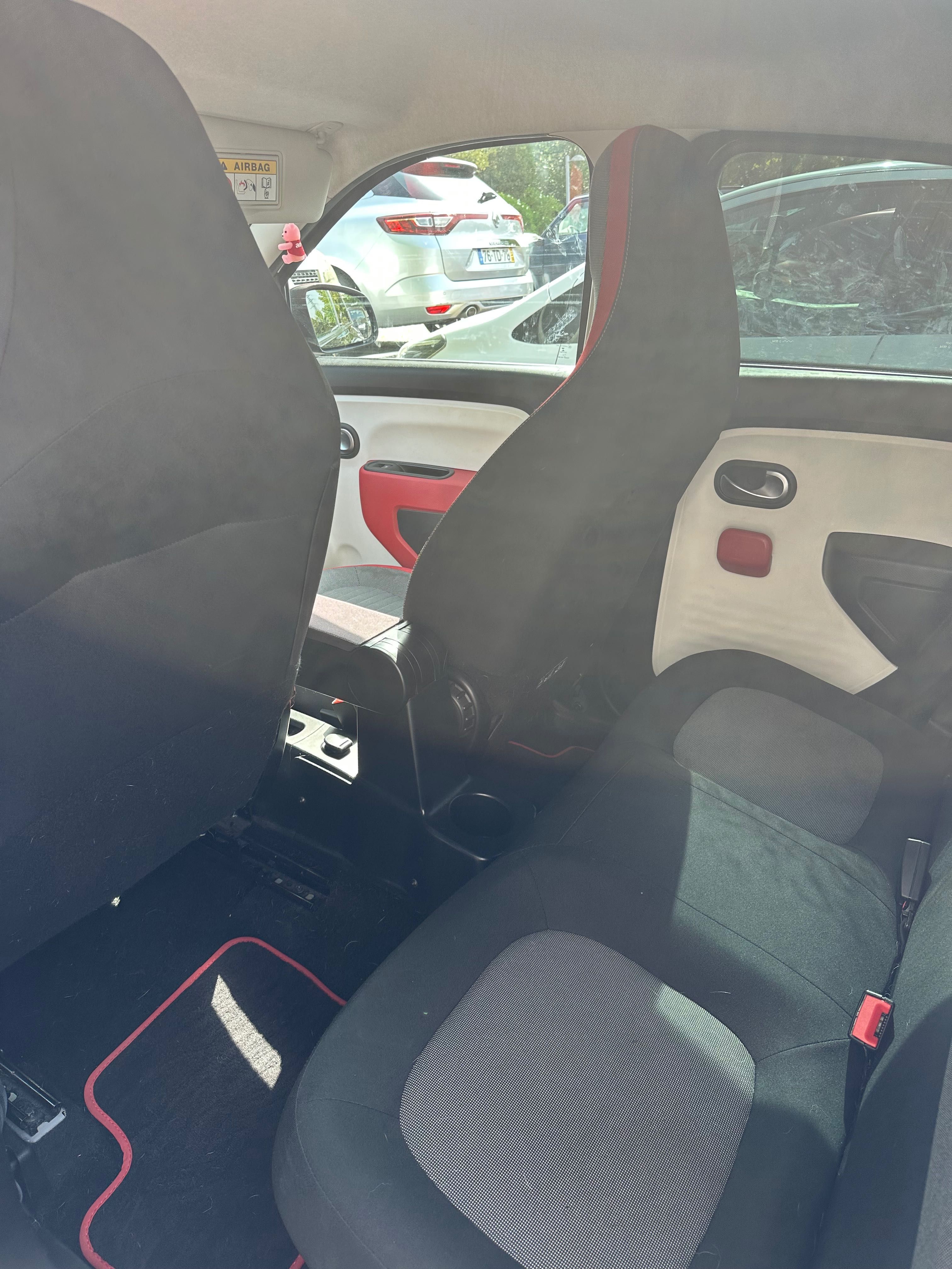 Renault Twingo Preto e vermelho