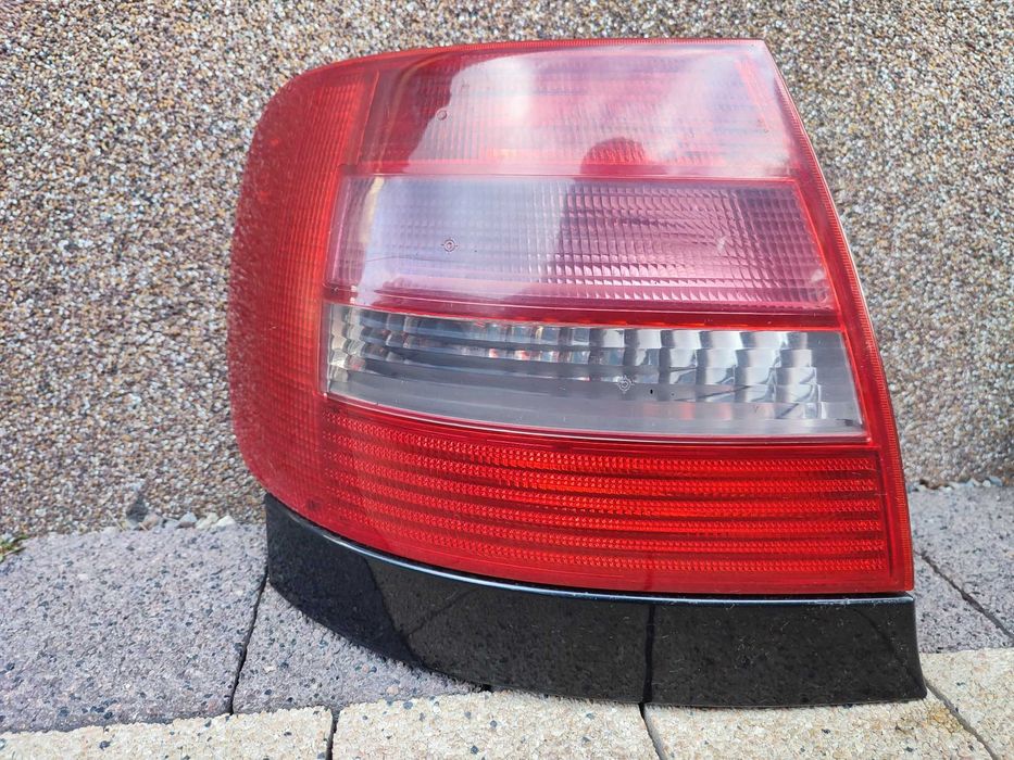 Lampa Tylna Prawa Lewa Audi A4 B5 Sedan Lift