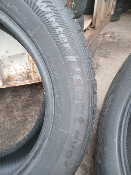 225/60r17 Hankook Winter I Cept Evo2.
