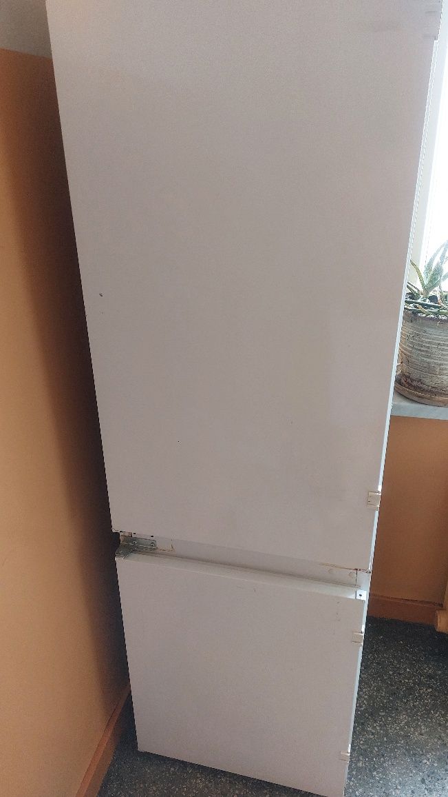 Lodówka do zabudowy Whirpool