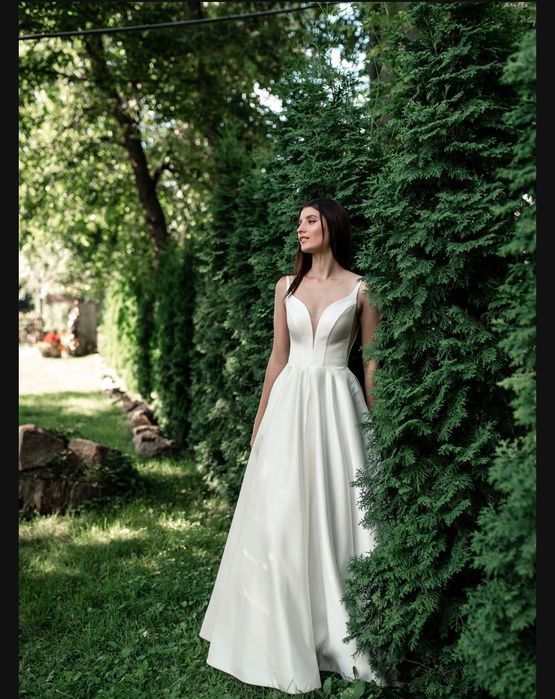 Весільна сукня продам. В гарному стані