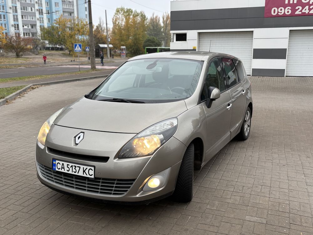 Продам Автомобіль Renault Megane Scenic 2011р