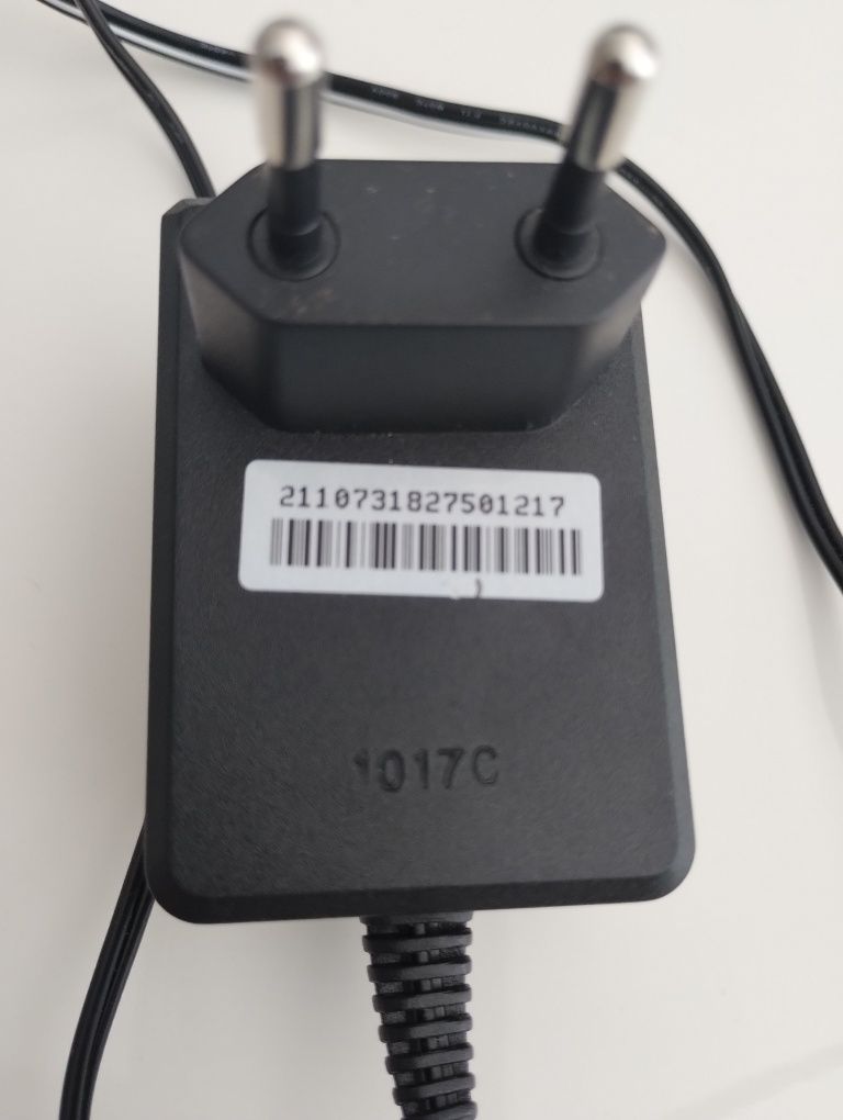Zasilacz Sino american. Input: 100-230V, 50-60Hz 0.3A. Output: 12V.