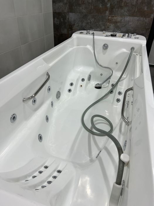 Гідромасажна ванна