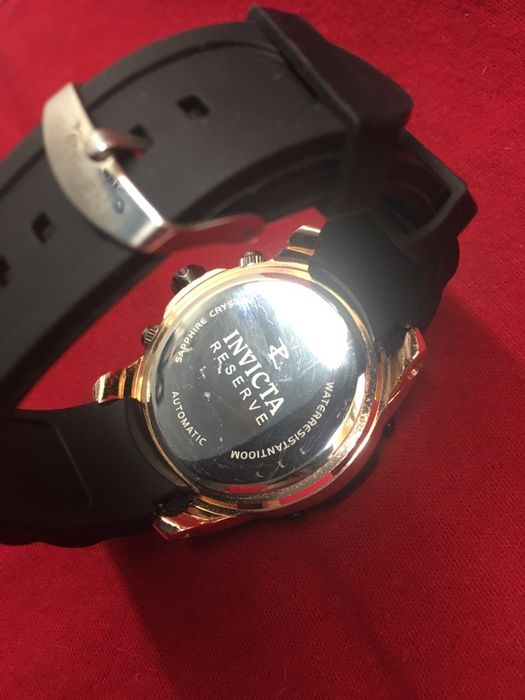 Relógio INVICTA Preto e Dourado