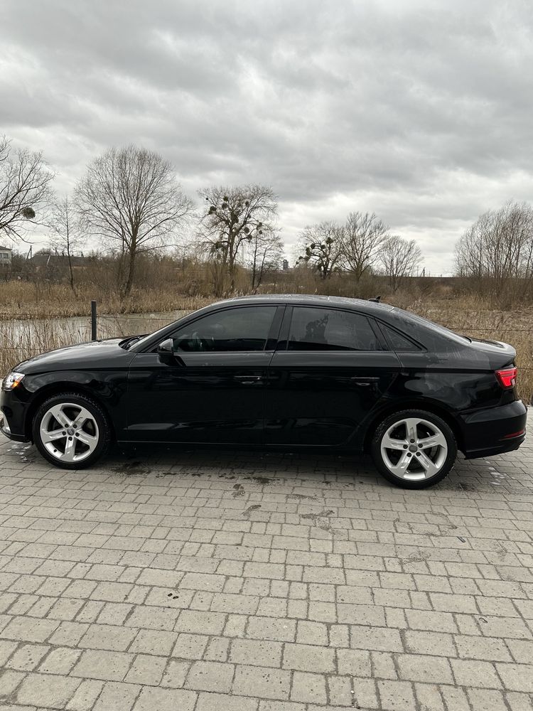 Audi A3  Premium  S-tronic