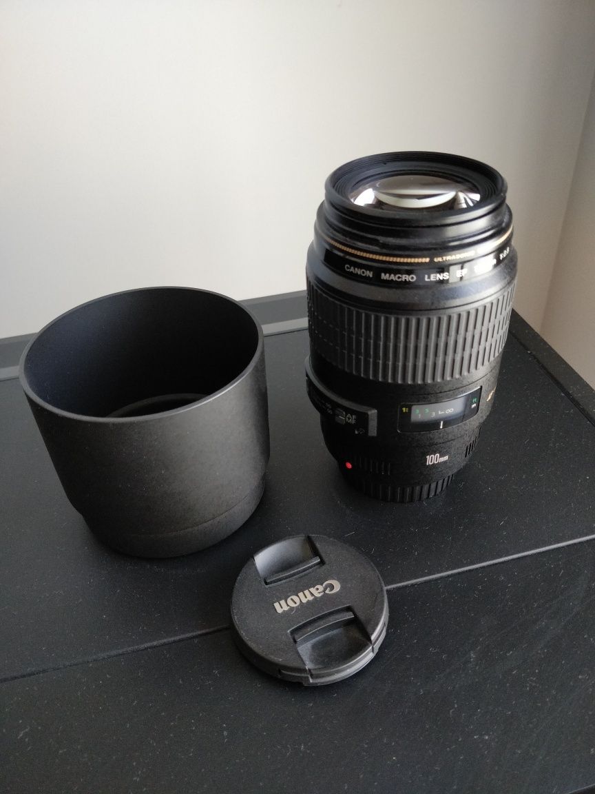 Canon ef 100mm f/2.8 macro usm + lens hood