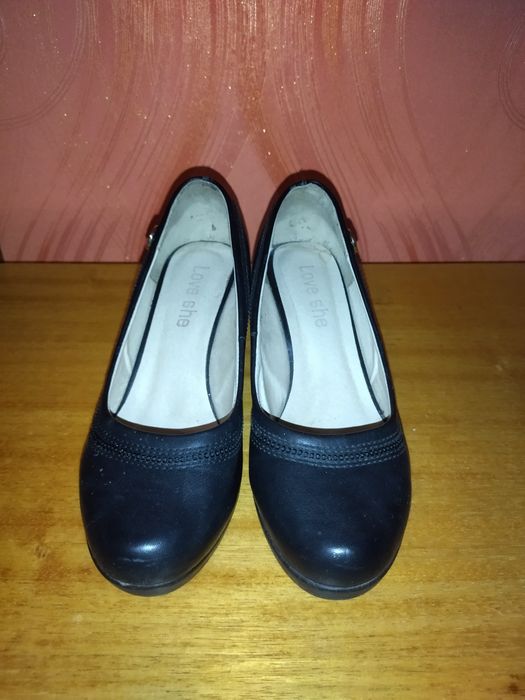 Туфлі. Підошва танкетка.