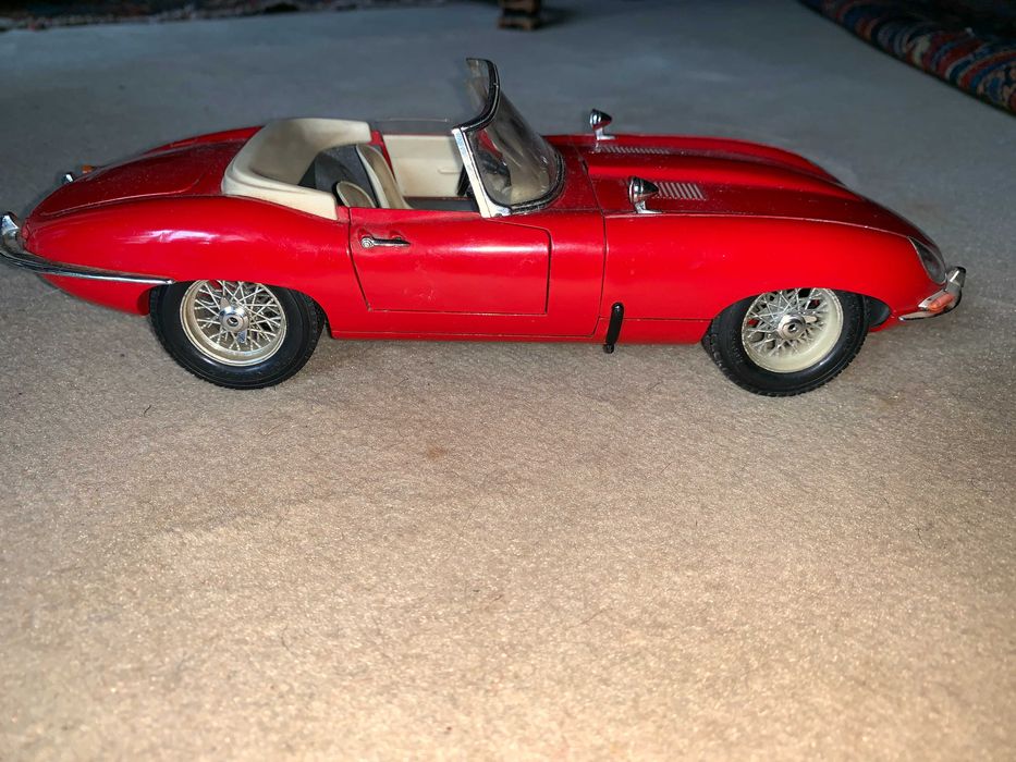 Miniatura Jaguar E – Bburago