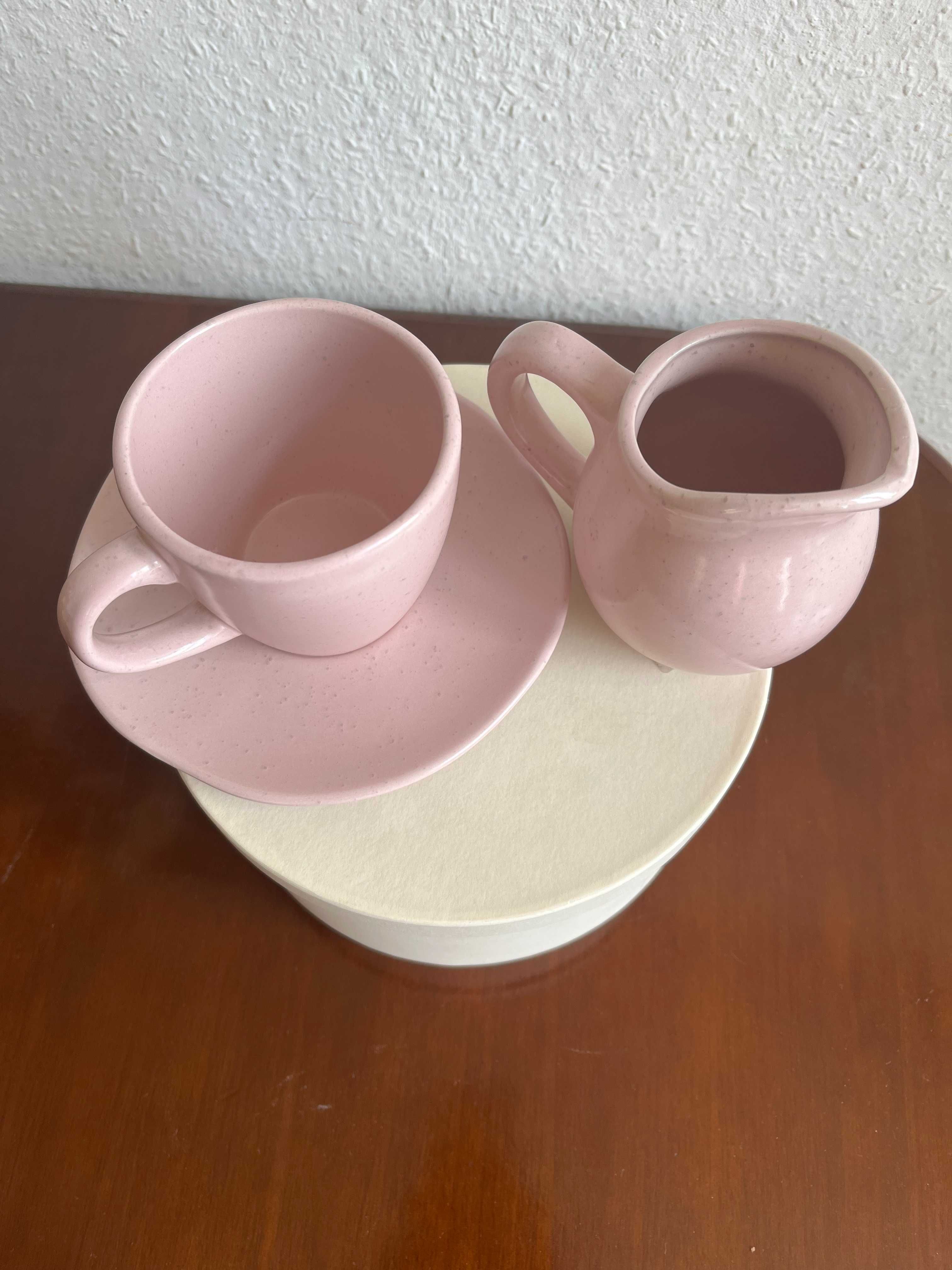 Набор посуды (чашка, блюдце, молочник) розовый, керамика, сервиз